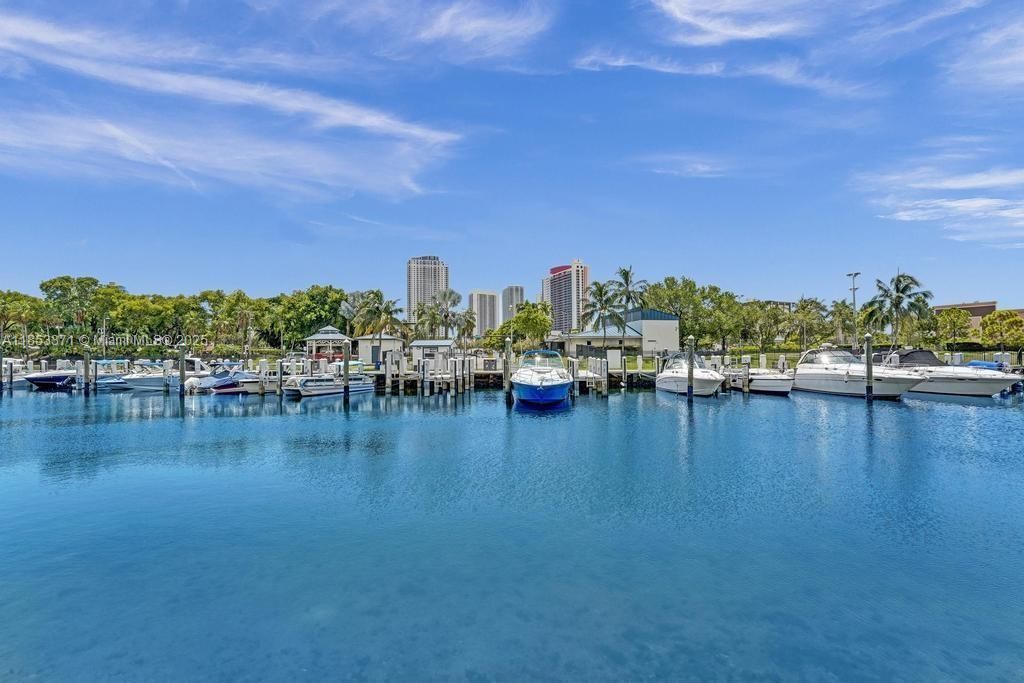 200 Diplomat Pkwy, Unit 423, Hallandale Beach, FL 33009 Photo