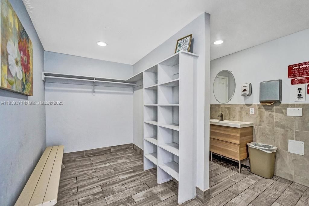 200 Diplomat Pkwy, Unit 423, Hallandale Beach, FL 33009 Photo