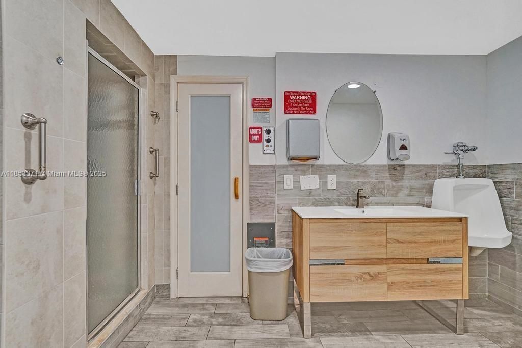 200 Diplomat Pkwy, Unit 423, Hallandale Beach, FL 33009 Photo