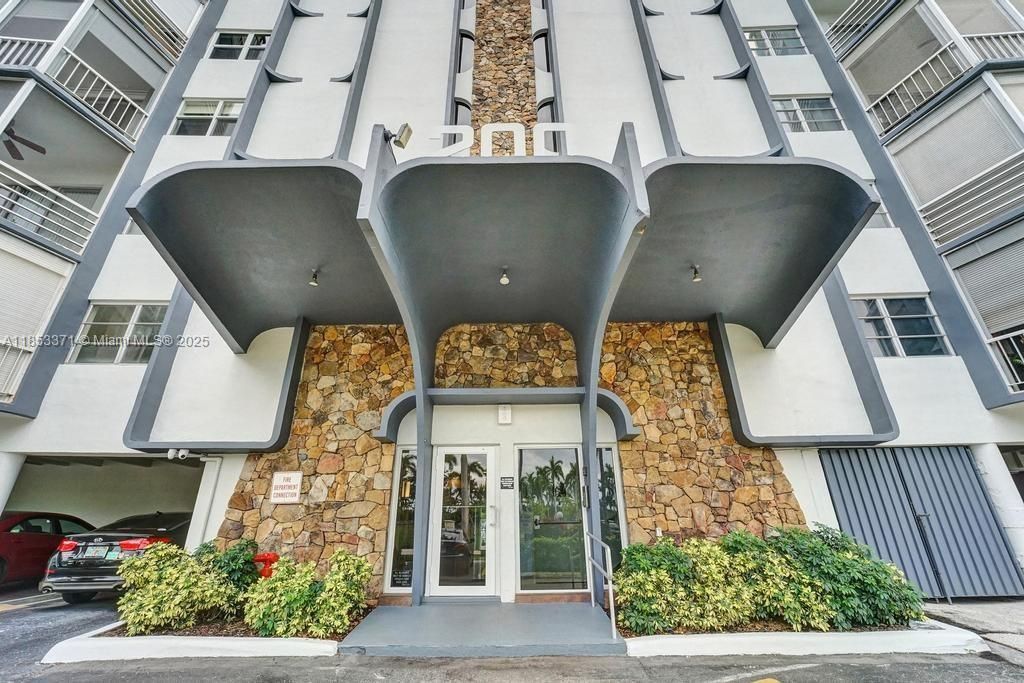 200 Diplomat Pkwy, Unit 423, Hallandale Beach, FL 33009 Photo