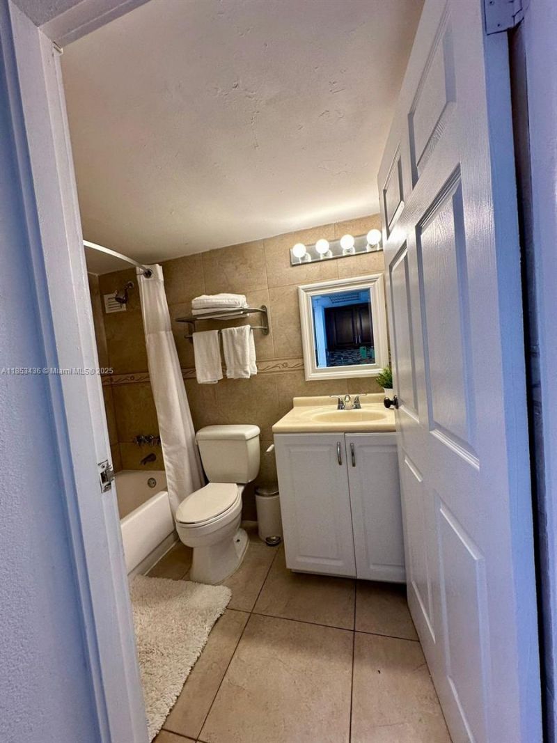 19201 Collins Ave, Unit 108, Sunny Isles Beach, FL 33160 Photo