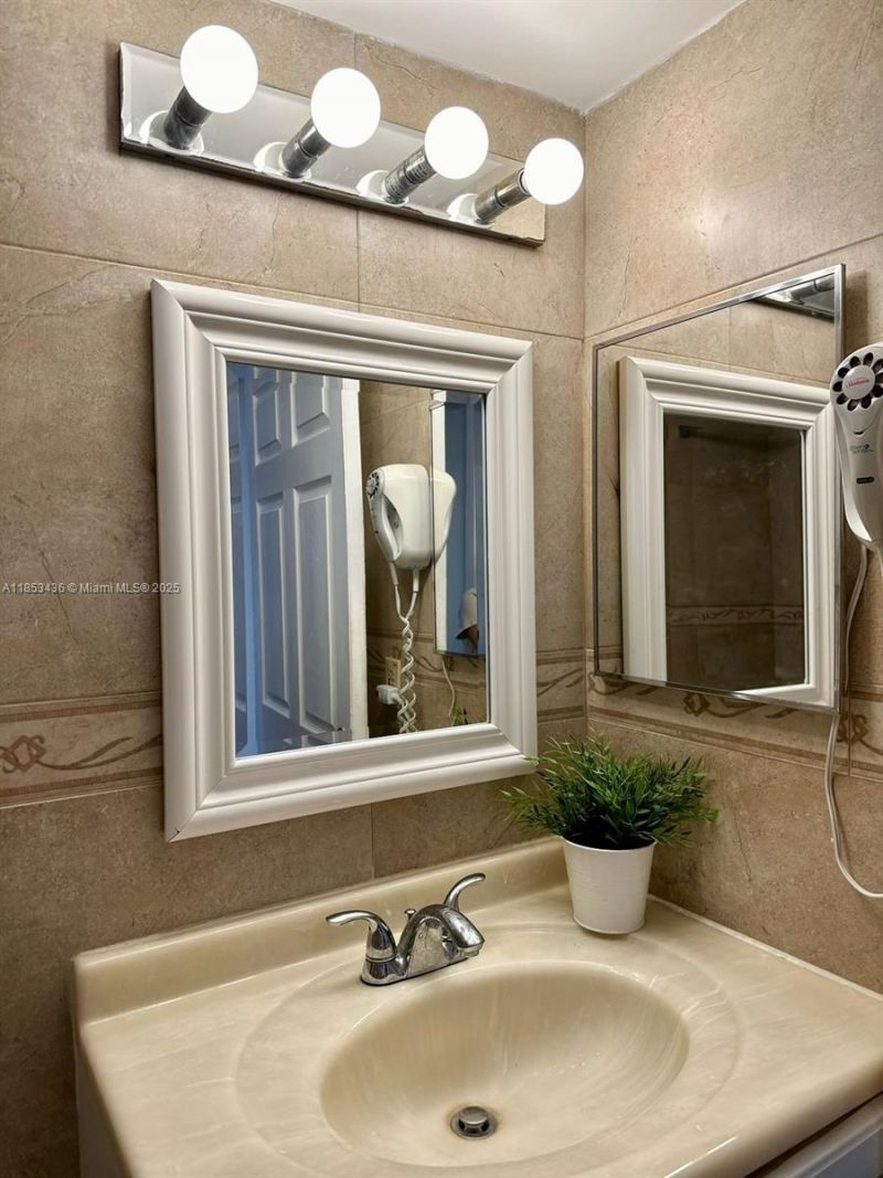 19201 Collins Ave, Unit 108, Sunny Isles Beach, FL 33160 Photo