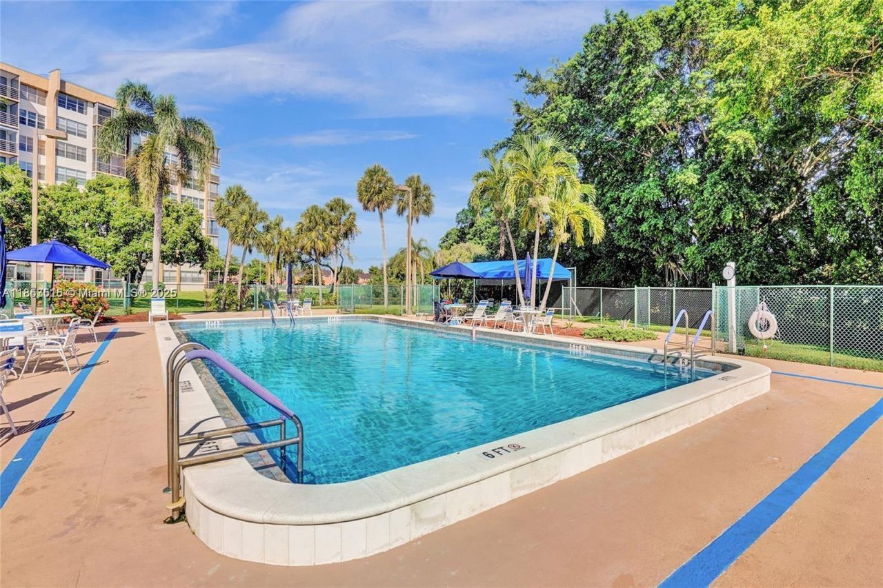 1100 Saint Charles Pl, Unit 504, Pembroke Pines, FL 33026 Photo