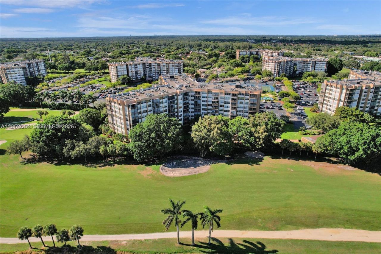 1100 Saint Charles Pl, Unit 504, Pembroke Pines, FL 33026 Photo
