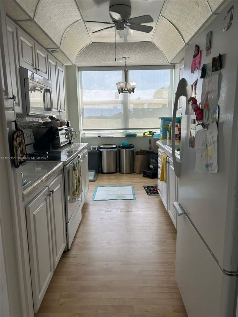 1100 Saint Charles Pl, Unit 504, Pembroke Pines, FL 33026 Photo