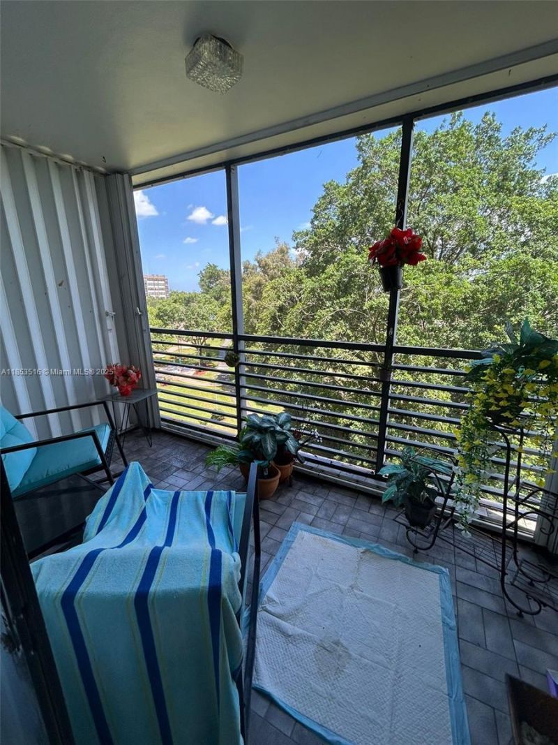 1100 Saint Charles Pl, Unit 504, Pembroke Pines, FL 33026 Photo