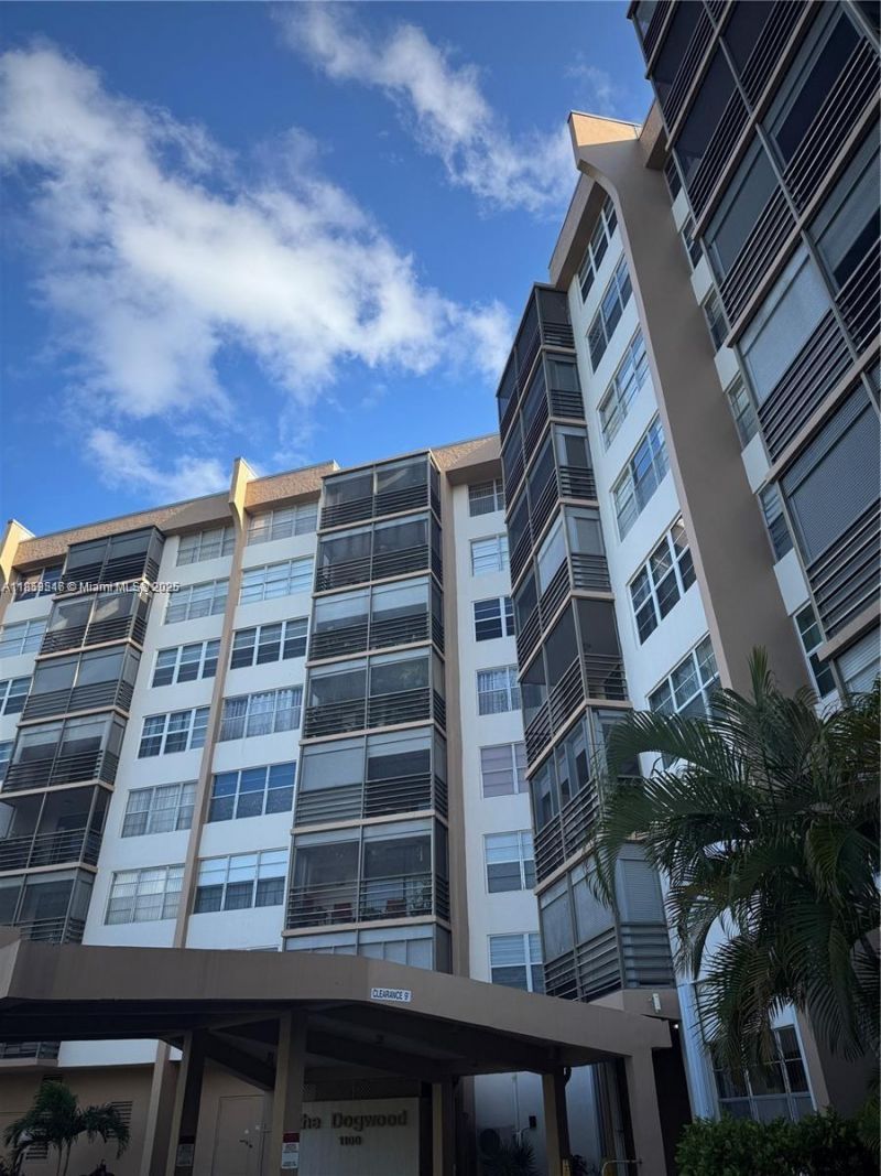 1100 Saint Charles Pl, Unit 504, Pembroke Pines, FL 33026 Photo