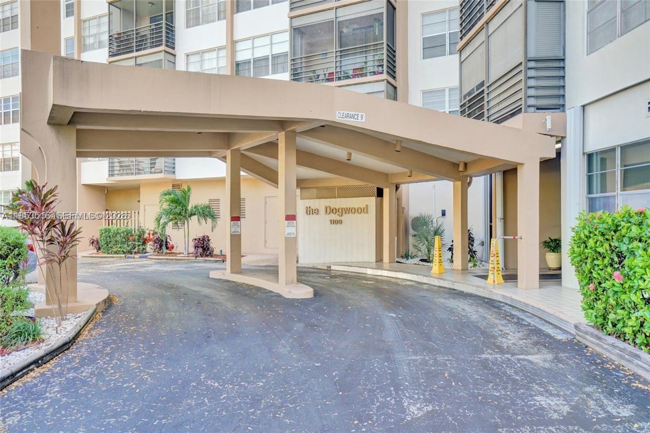 1100 Saint Charles Pl, Unit 504, Pembroke Pines, FL 33026 Photo