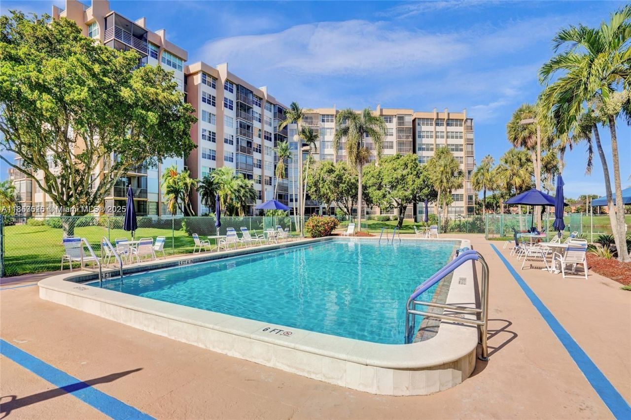 1100 Saint Charles Pl, Unit 504, Pembroke Pines, FL 33026 Photo