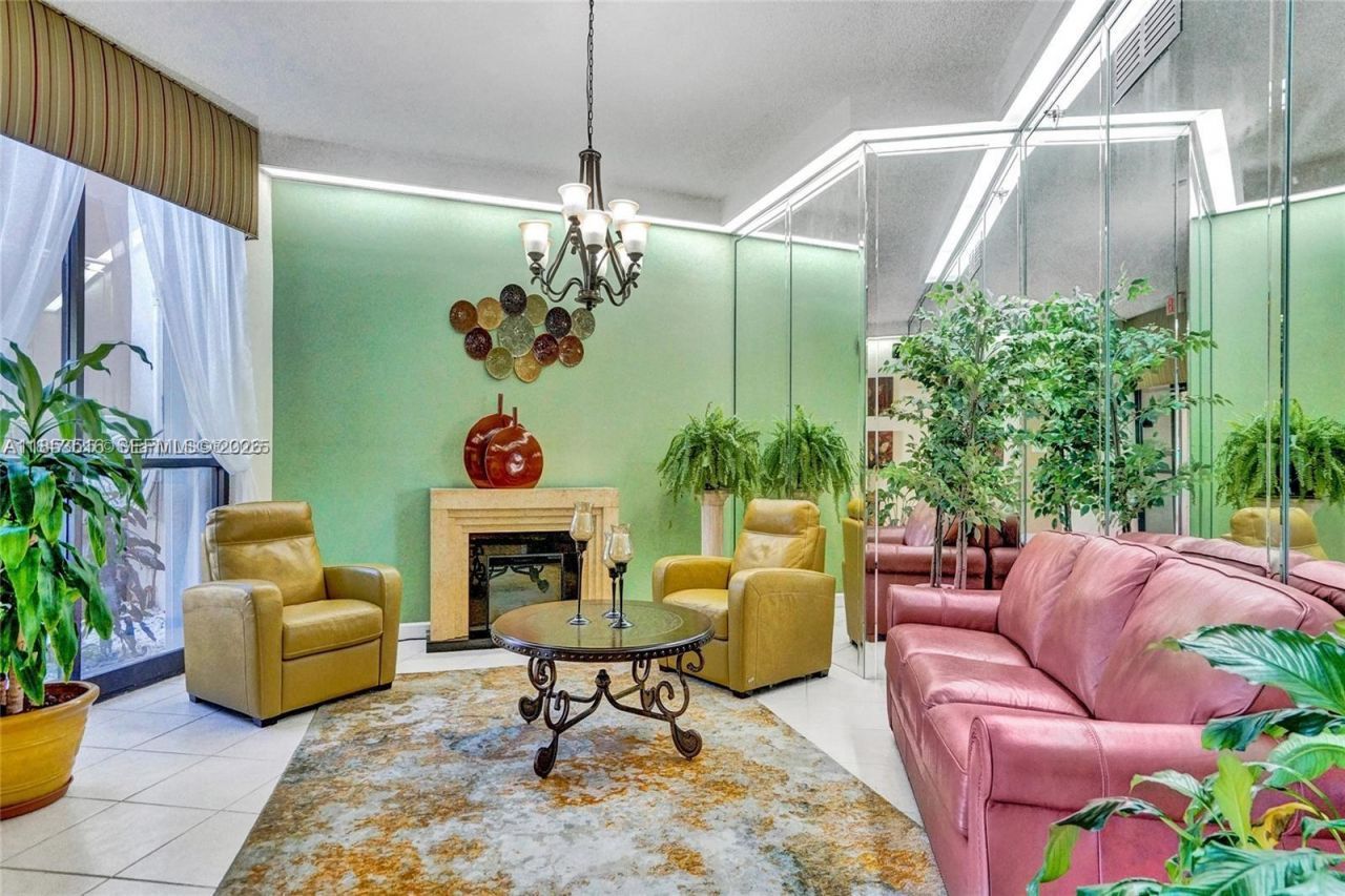 1100 Saint Charles Pl, Unit 504, Pembroke Pines, FL 33026 Photo