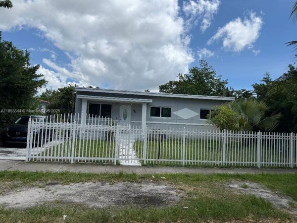 985 NE 146th St, North Miami, FL 33161
