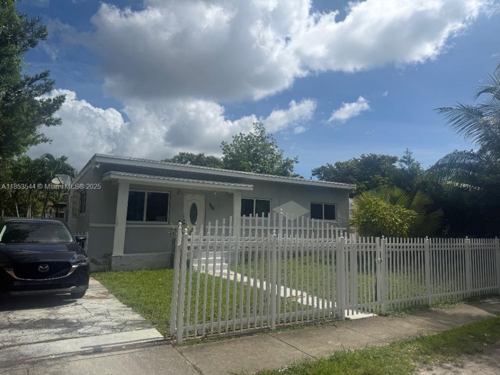 985 NE 146th St, North Miami, FL 33161 Photo