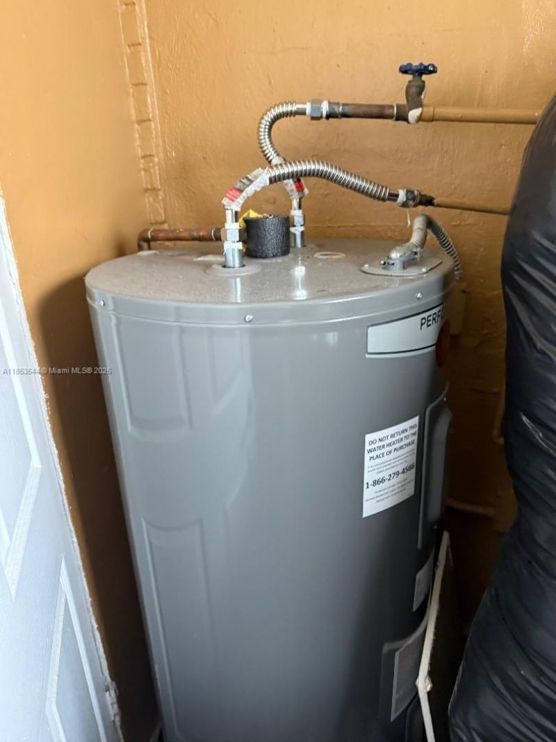 985 NE 146th St, North Miami, FL 33161 Photo