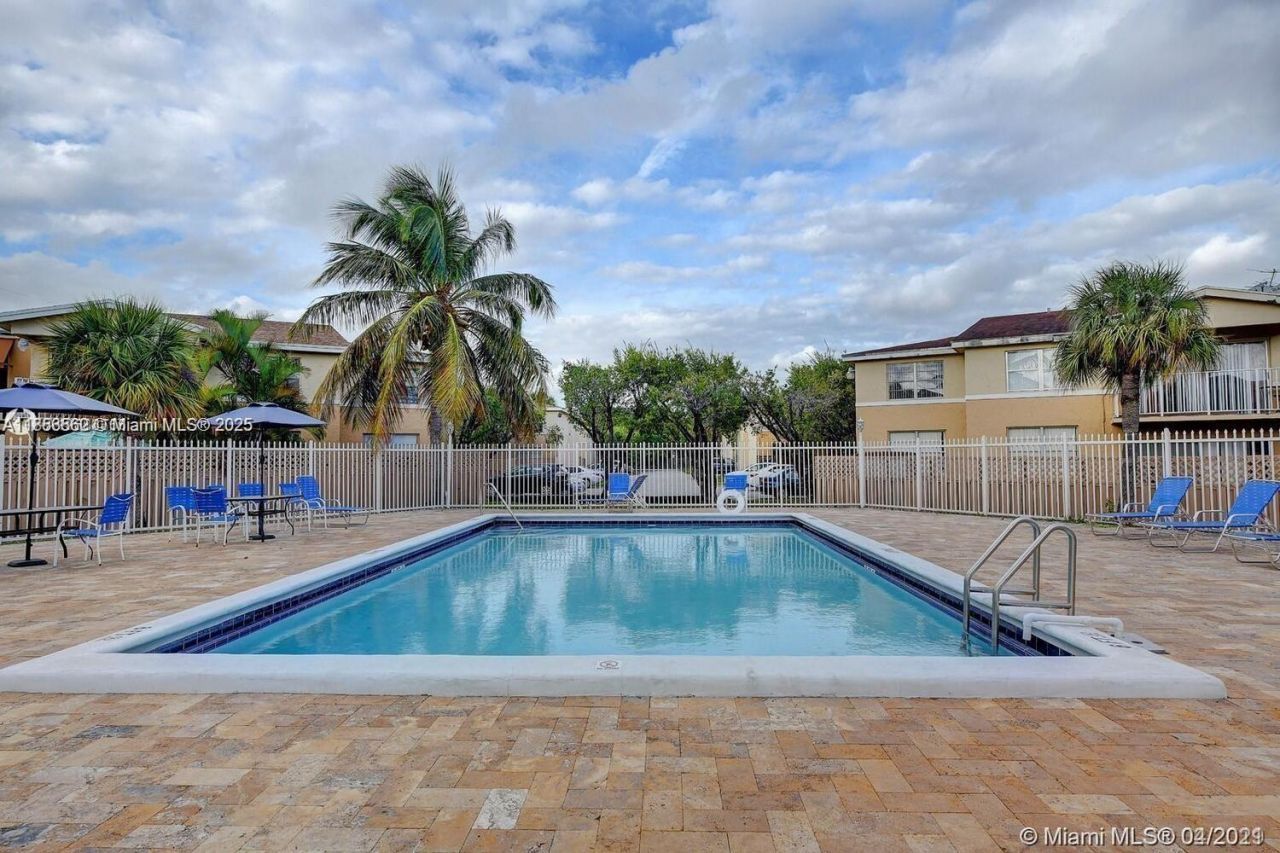 4660 NW 79th Ave, Unit 2C, Doral, FL 33166 Photo