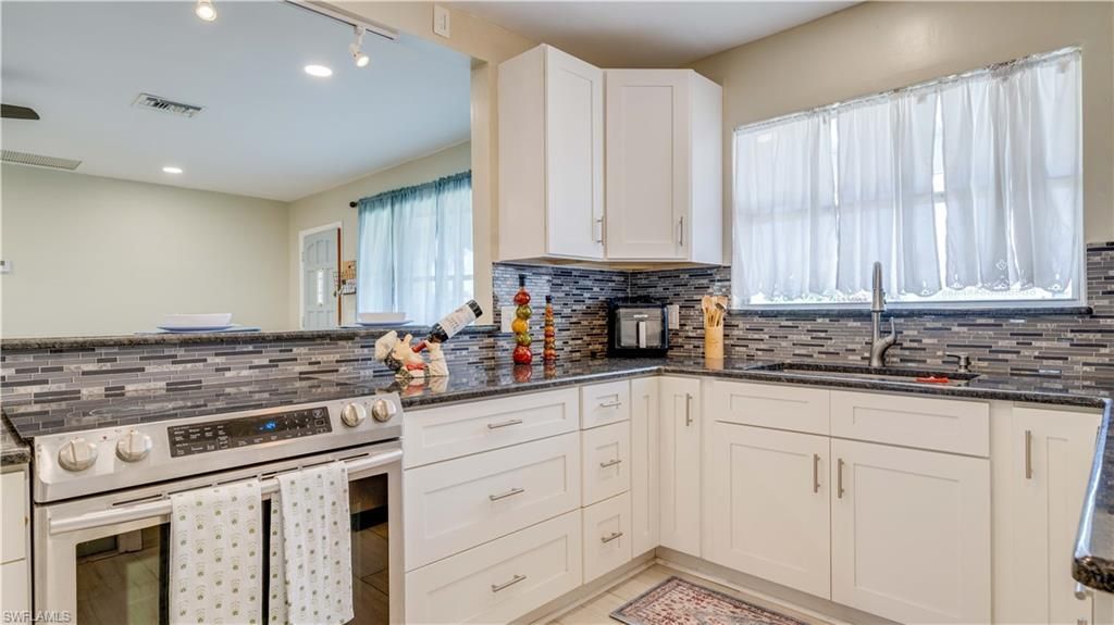 5343 Mayfair Ct, Cape Coral, FL 33904 Photo