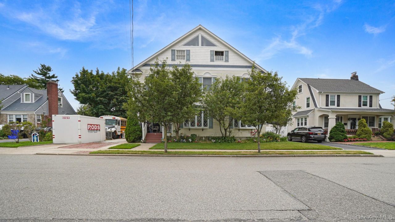 6 Windsor Place, Lynbrook, NY 11563 Main Photo