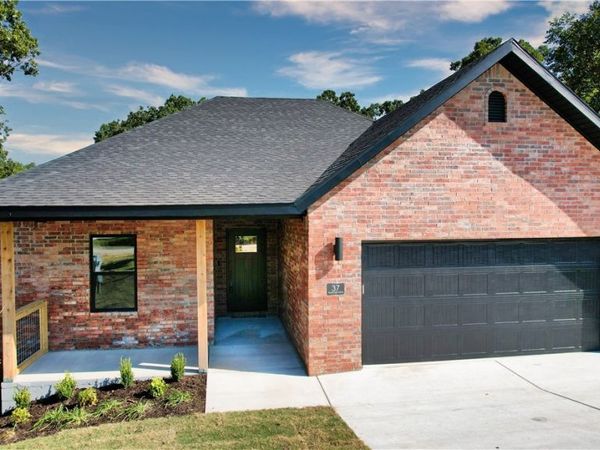 37 Roxburgh Drive, Bella Vista, AR 72715