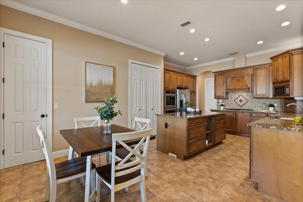 286 Mileham Drive, Orlando, FL 32835 Photo