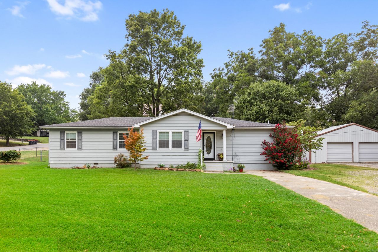 627 Hickory Street, Chelsea, OK 72712 Main Photo