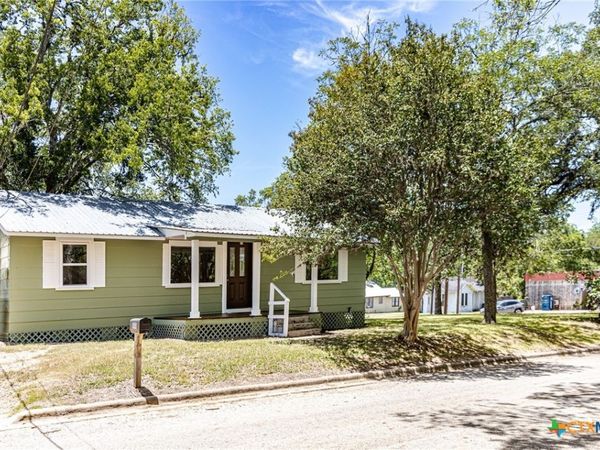 200 Bowie Street, Hallettsville, TX 77964