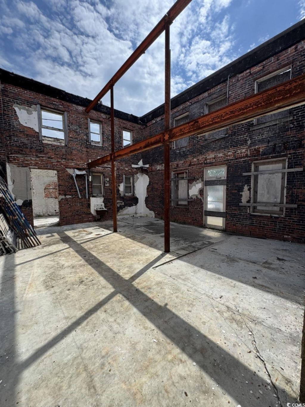 902 Front St. Photo 12