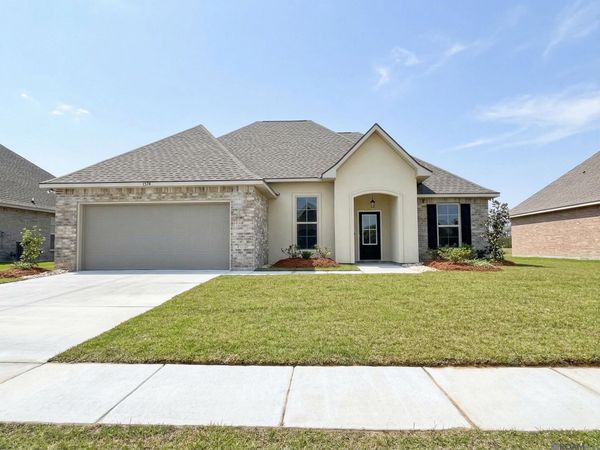 1574 Old Tucson Ave, Zachary, LA 70791