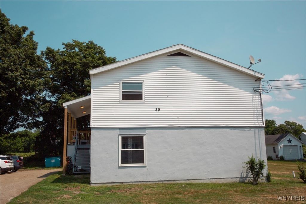 39 Clinton Avenue, Fredonia, NY 14063 Main Photo