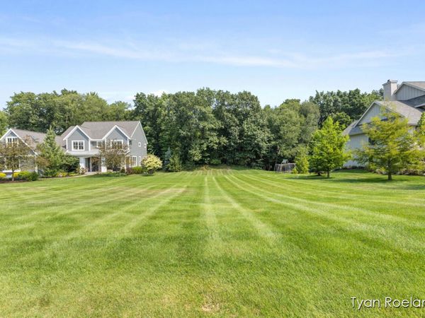 3769 Lake Birch Street NE, Grand Rapids, MI 49525