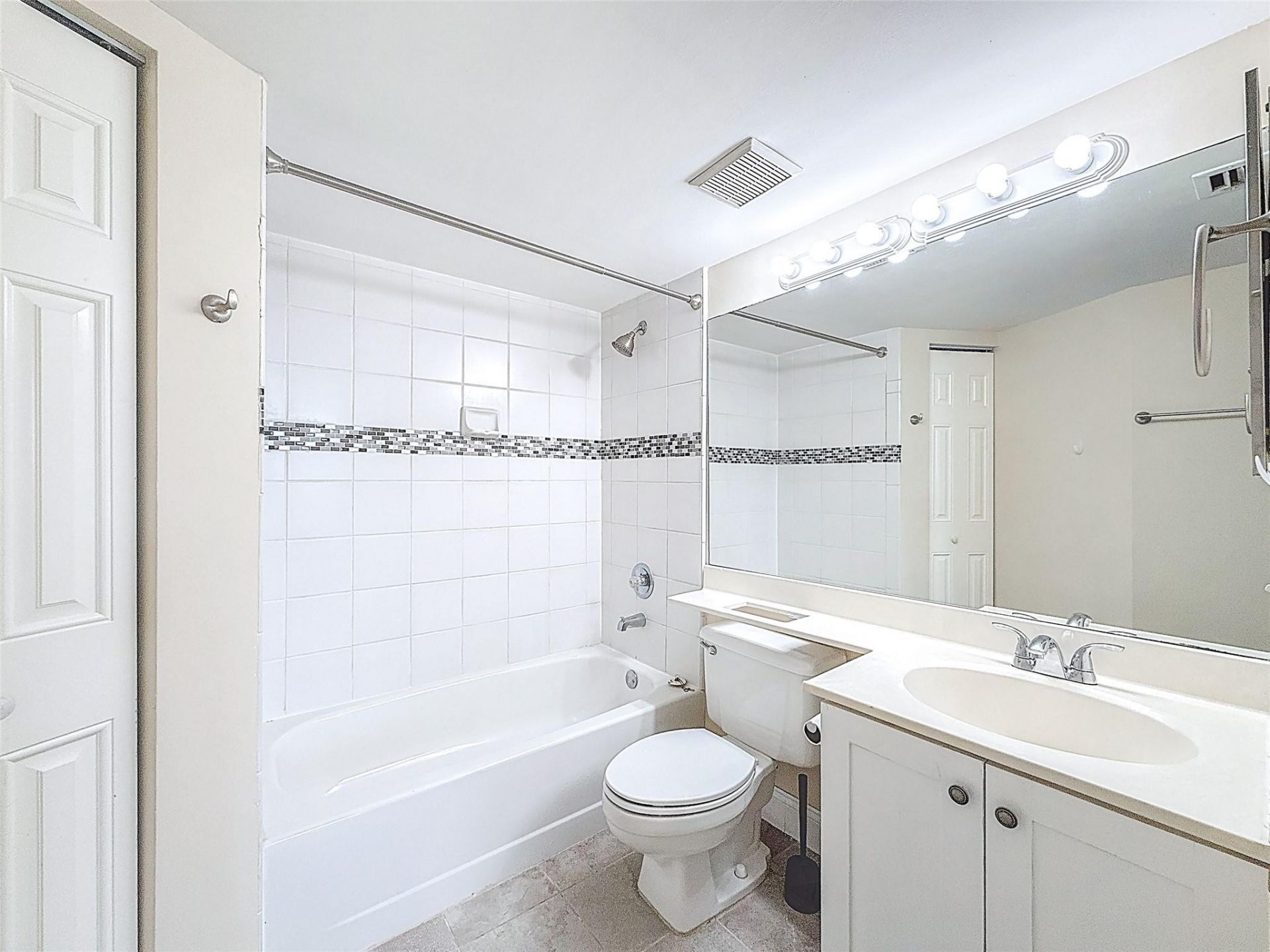 3300 NE 192nd Street, Unit 1216, Miami, FL 33180 Photo