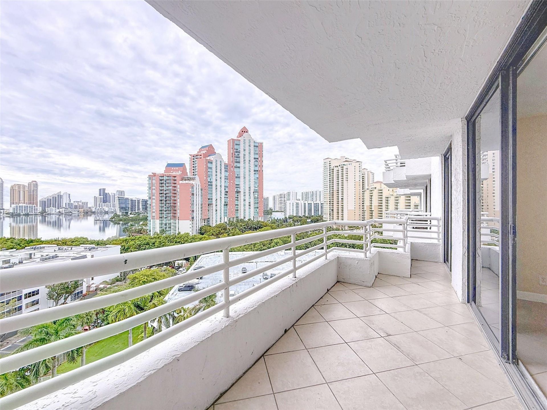 3300 NE 192nd Street, Unit 1216, Miami, FL 33180 Photo