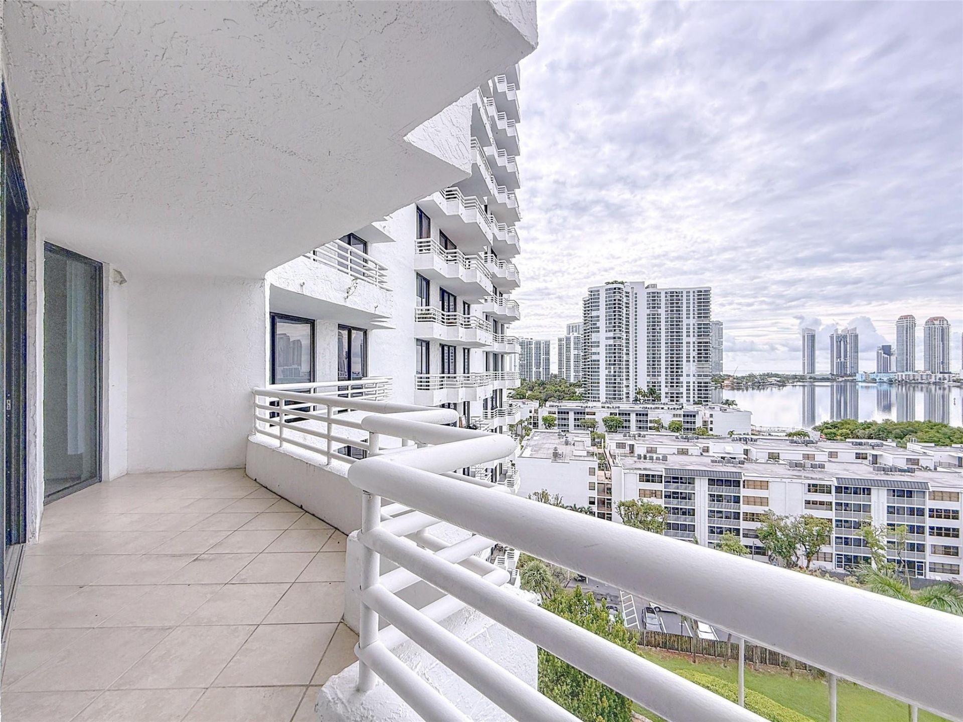 3300 NE 192nd Street, Unit 1216, Miami, FL 33180 Photo