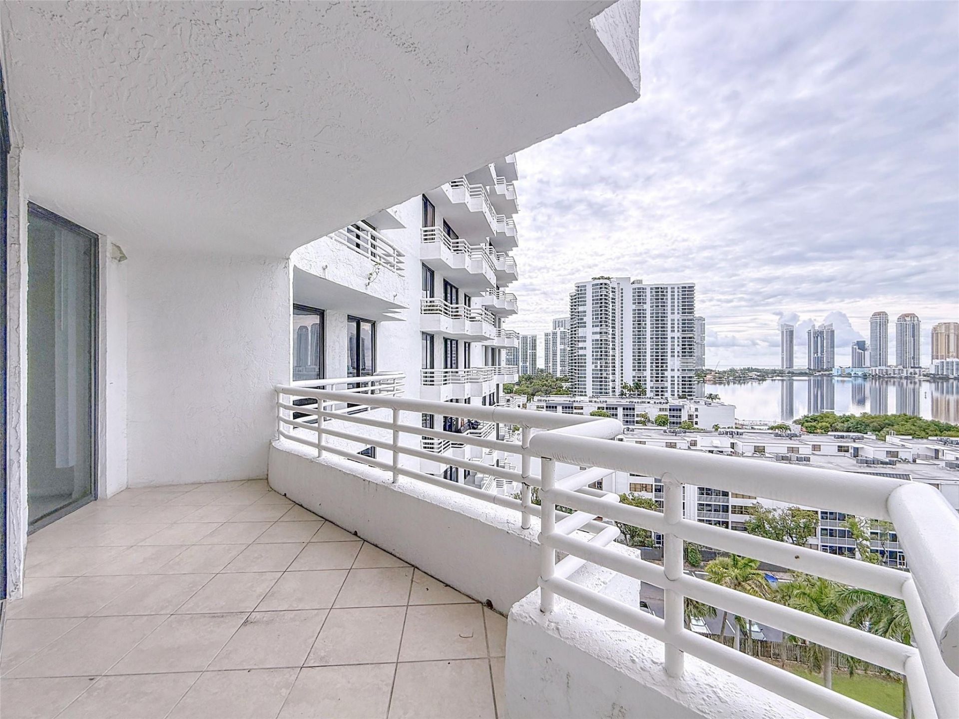3300 NE 192nd Street, Unit 1216, Miami, FL 33180 Photo