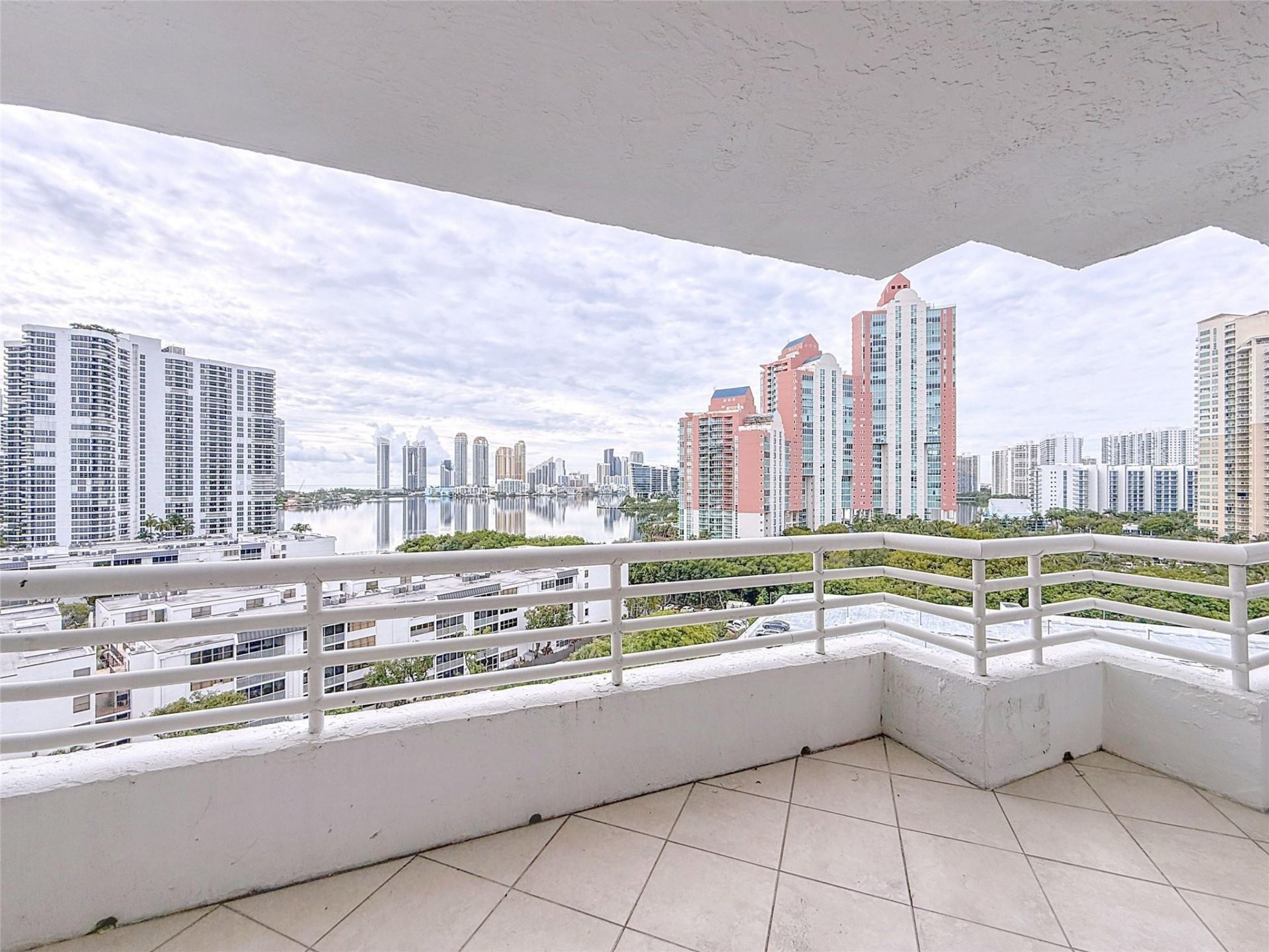3300 NE 192nd Street, Unit 1216, Miami, FL 33180 Photo