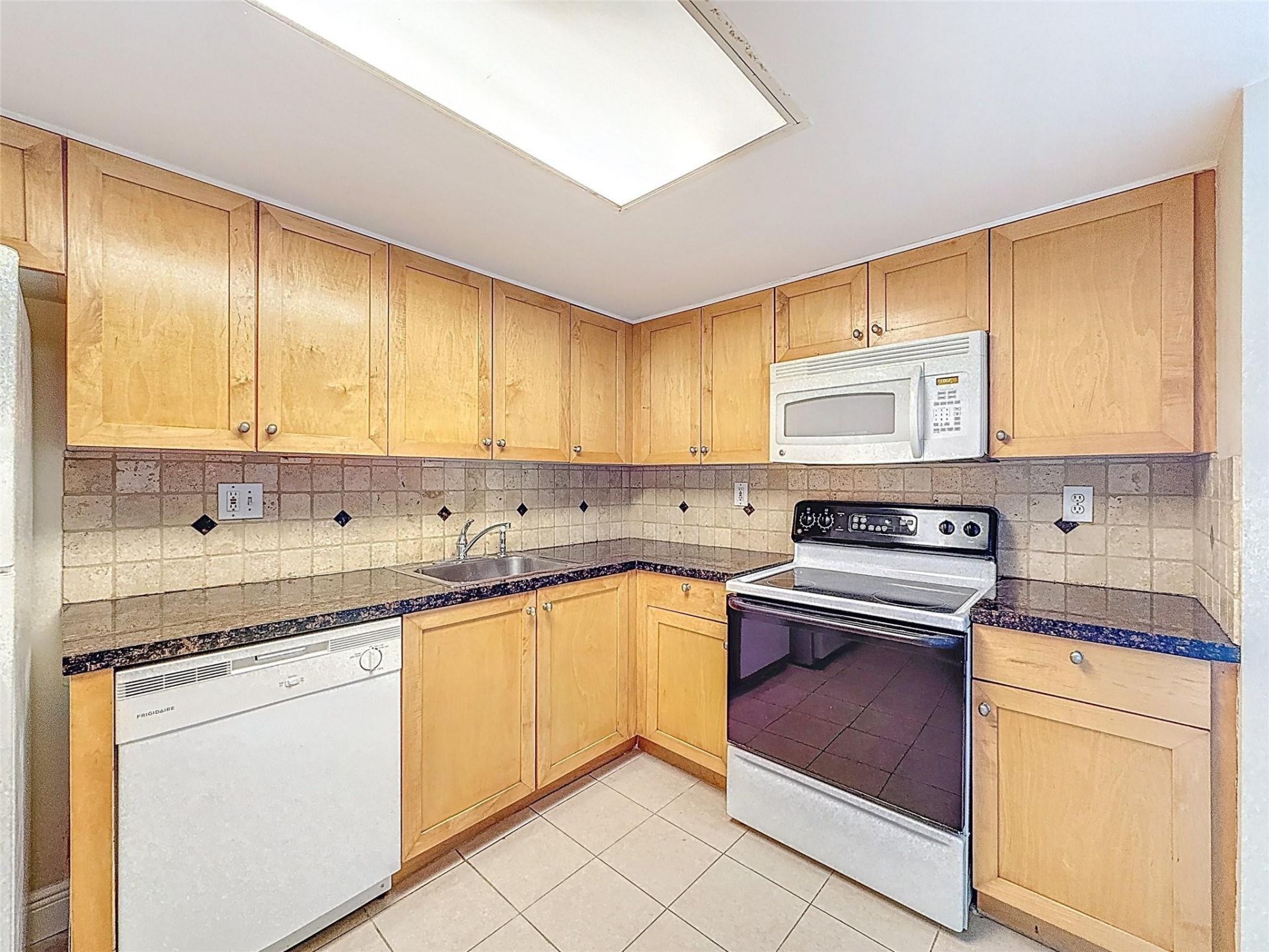 3300 NE 192nd Street, Unit 1216, Miami, FL 33180 Photo