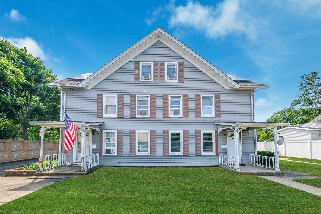 46 Lincoln Avenue, Sayville, NY 11782 Main Photo