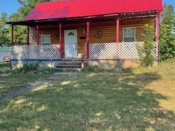 935 St Louis Street, West Plains, MO 65775