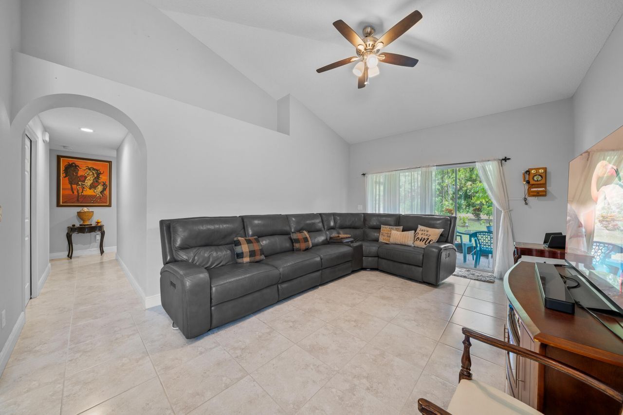9760 Palm Breezes Dr Drive, Fort Pierce, FL 34945 Photo