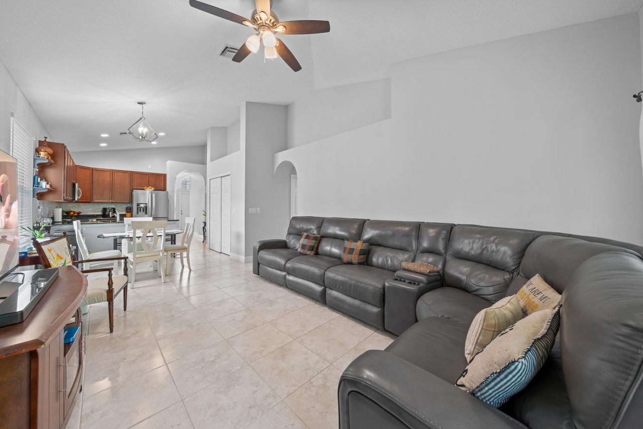 9760 Palm Breezes Dr Drive, Fort Pierce, FL 34945 Photo