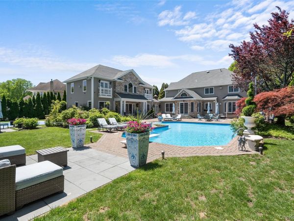 11 Crick Holly Lane, East Islip, NY 11730