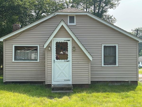 13 E Pierce Avenue, Smallwood, NY 12720