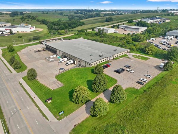 4949 Chavenelle Drive, Dubuque, IA 52002