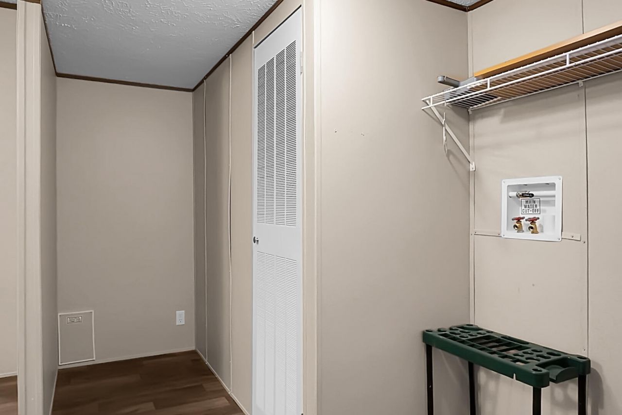 638 SW Mimosa Drive Photo 11