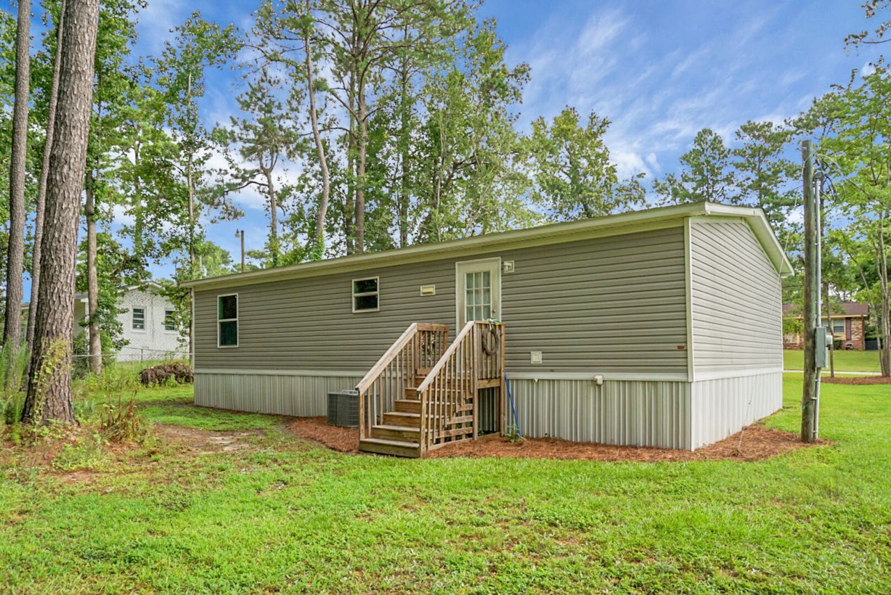 638 SW Mimosa Drive Photo 3