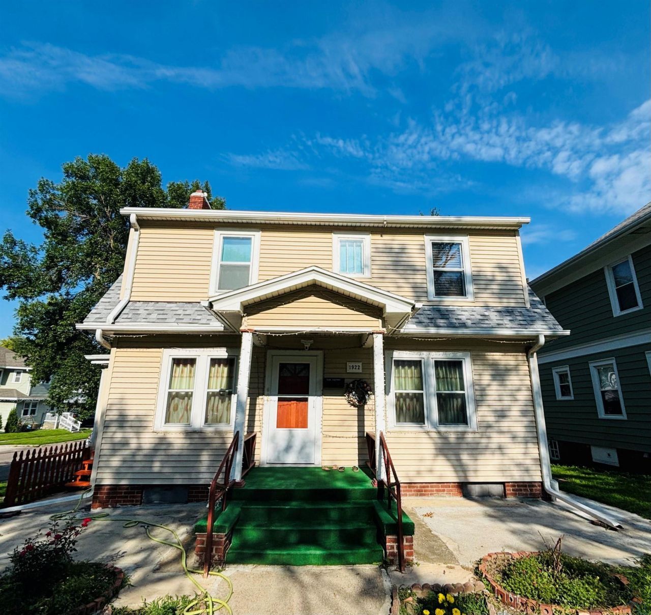 1922 DOUGLAS ST Sioux City, IA 51104