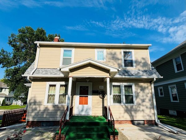 1922 DOUGLAS ST, Sioux City, IA 51104