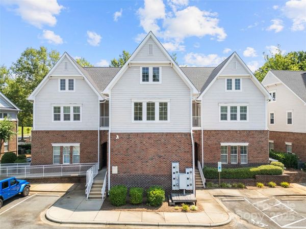 575 Davidson Gateway Drive, Unit 200, Davidson, NC 28036