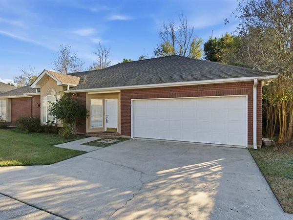 2713 Henderson Bayou Place, Lake Charles, LA 70605