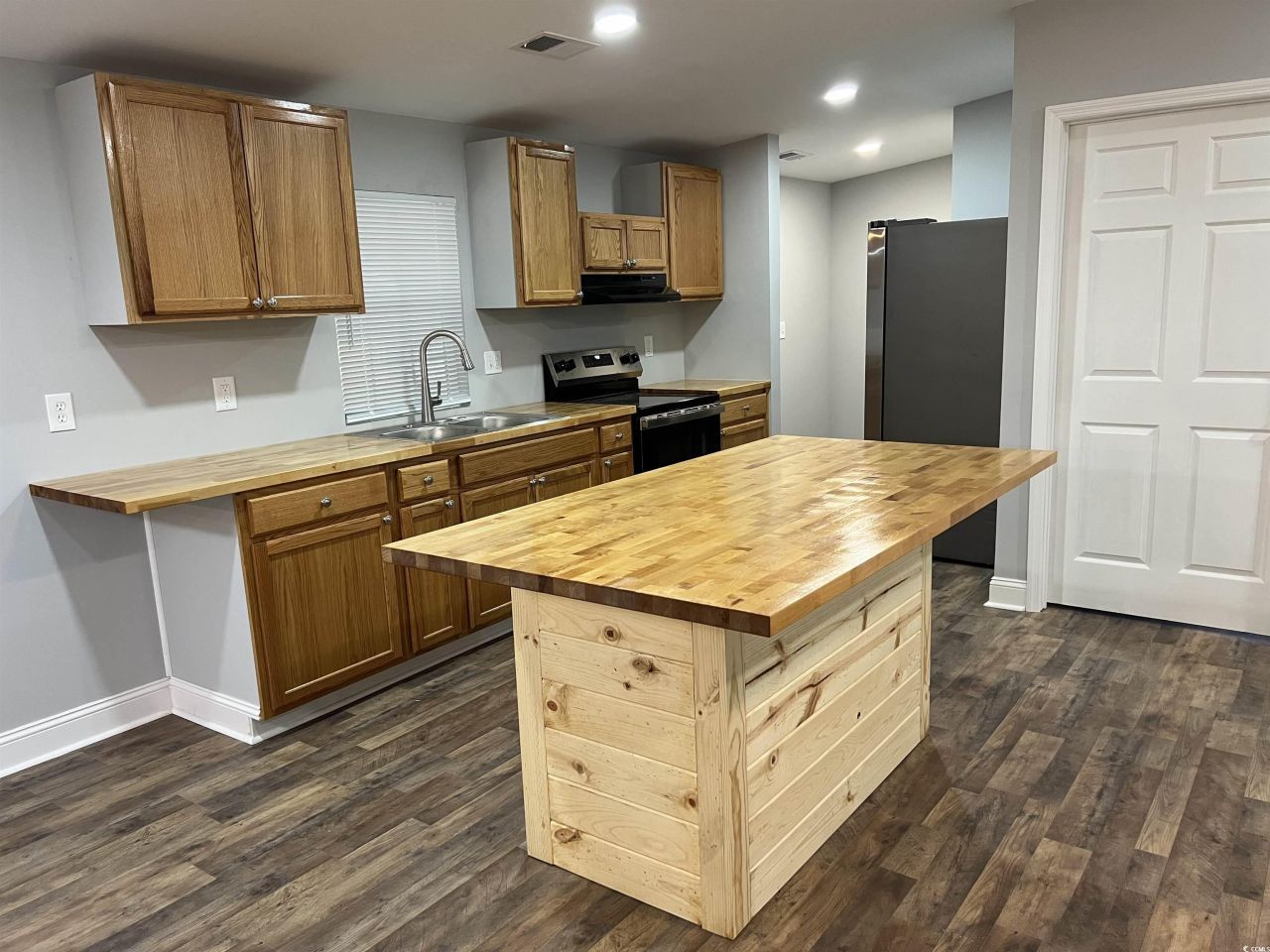 425 East Surfwind Dr. Photo 9