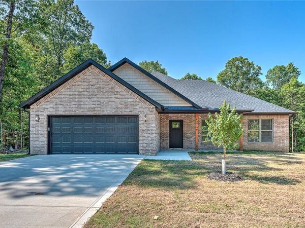 27 Exminster Lane, Bella Vista, AR 72714