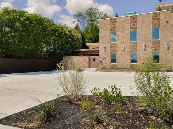 900 W North Loop BLVD, Austin, TX 78756